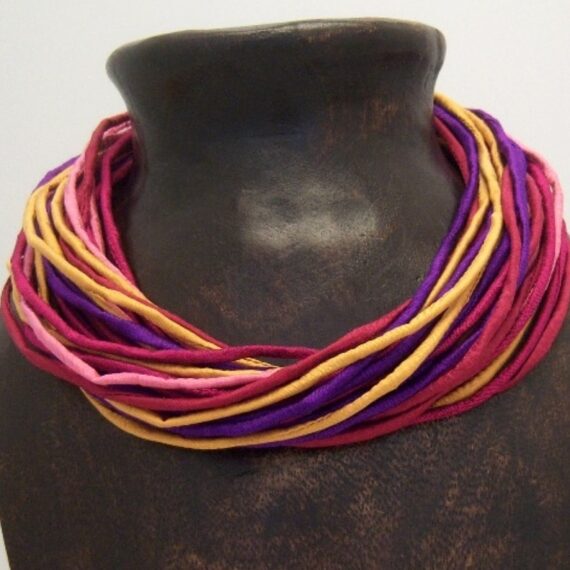 round necklace made of multiple silk strings